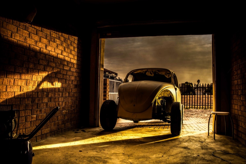 carrosserie-LUCERAM-min_car_garage_volkswagen_sunset_vw_beetle-81658